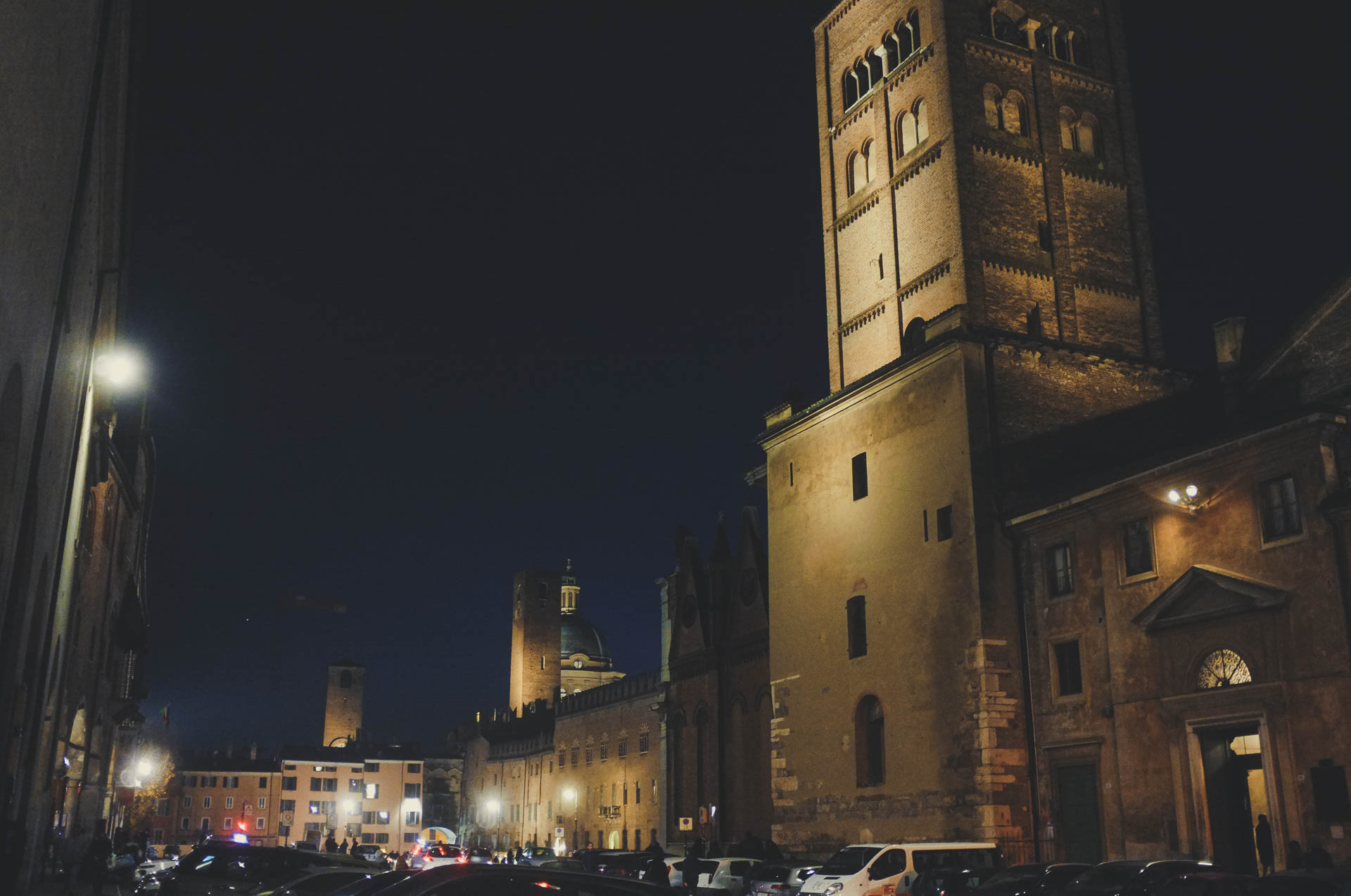 Mantova - Piazza Sordello di sera